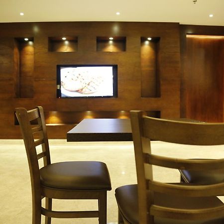 Flora Hotel Suite 2 فلورا2 للشقق المخدومة Ер-Ріяд Екстер'єр фото
