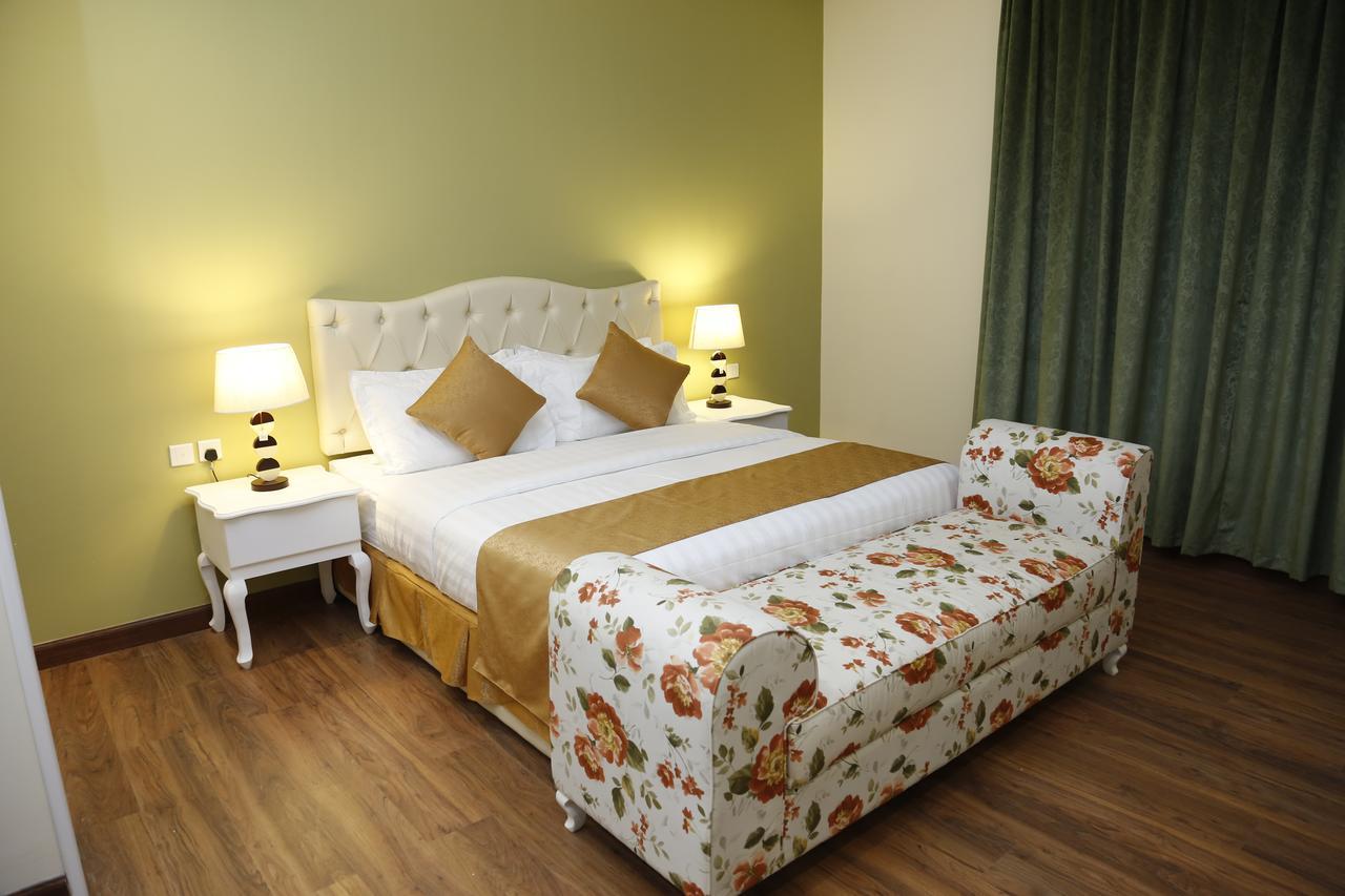 Flora Hotel Suite 2 فلورا2 للشقق المخدومة Ер-Ріяд Екстер'єр фото